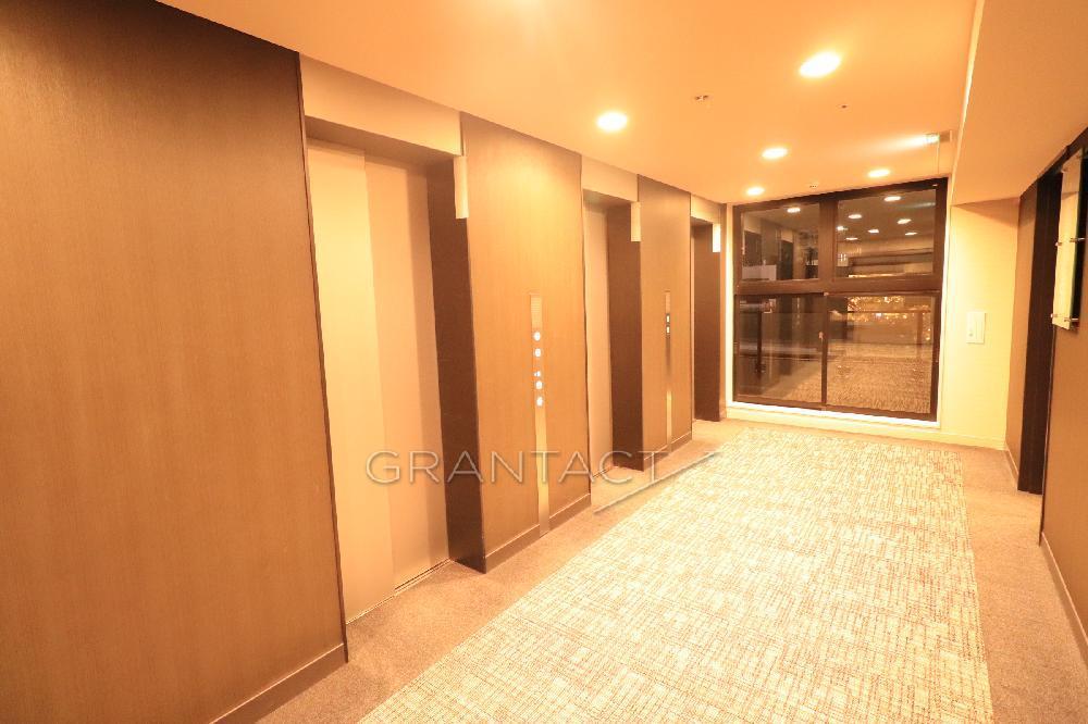 Elevator hall