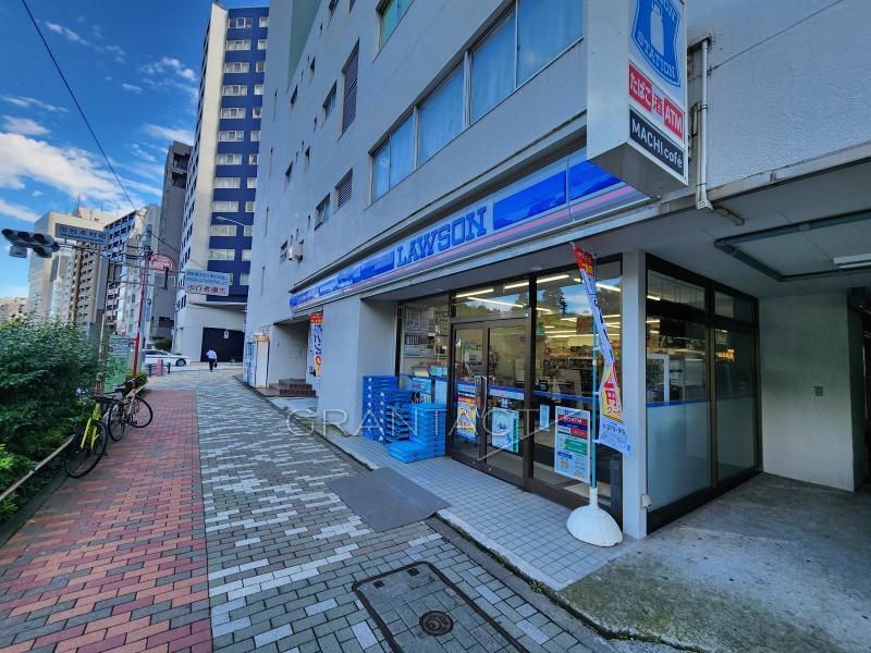 周辺環境　ローソン四谷本塩店(徒歩3分)／9月2日撮影