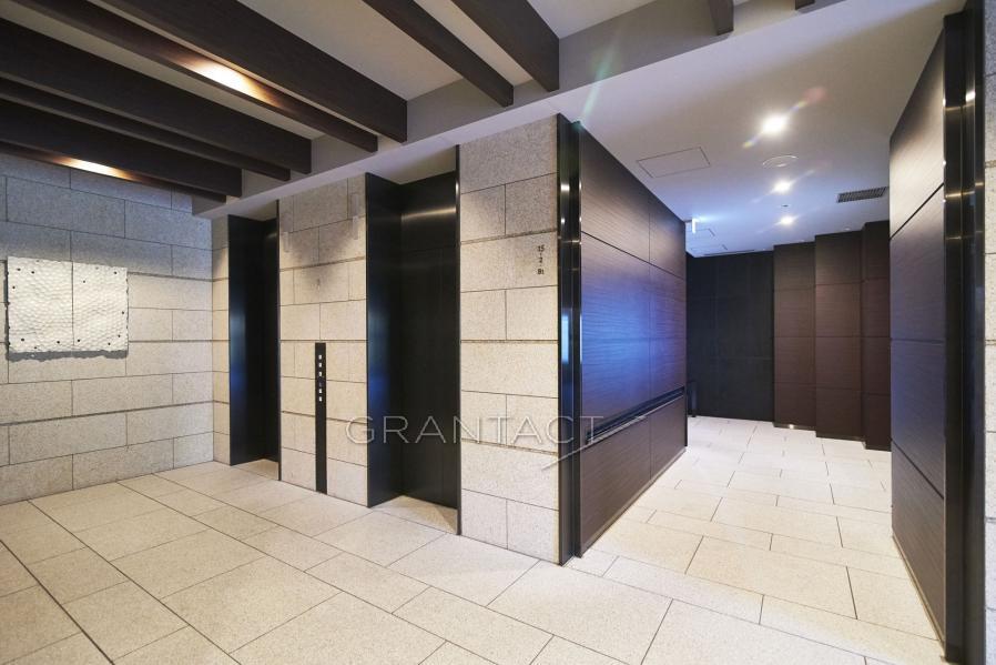 Elevator hall