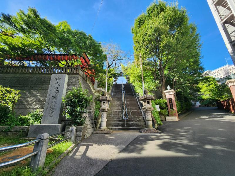 周辺環境　市谷亀岡八幡宮(徒歩4分)／9月2日撮影