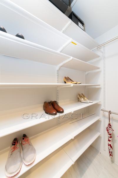 shoe closet（※写真の家具・調度品は、売却対象外となります）